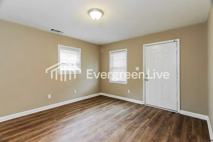 3 bed, 1.0 bath, 1230 sqft, $1,045 — Photo 4
