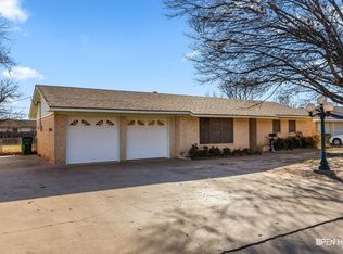 817 Mimosa St, Burkburnett, TX 76354