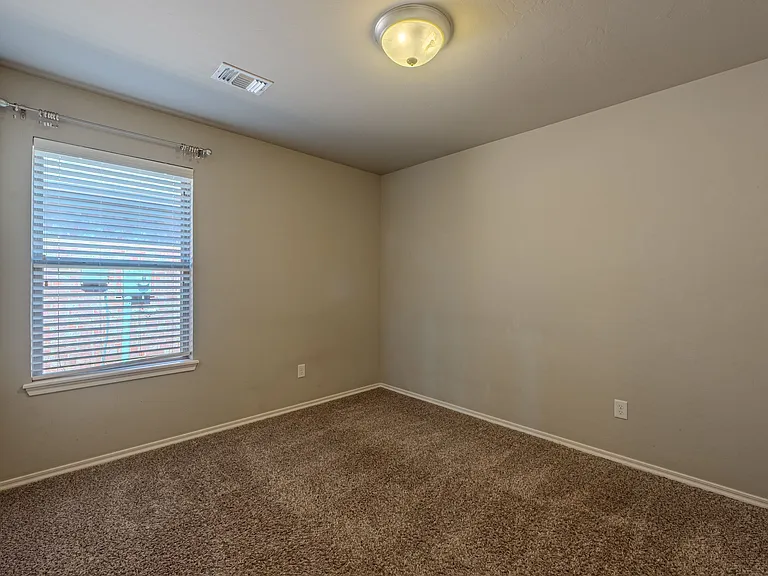 19213 Blanco Dr — Photo 32