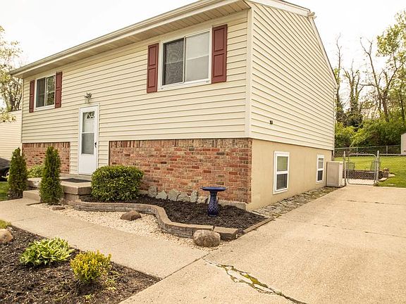 3rd image of 180 Belair Cir