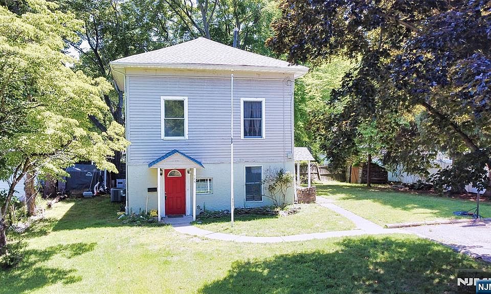 1st image of 186 School St