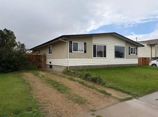 9 Wells St, Red Deer, AB T4N 5Y2