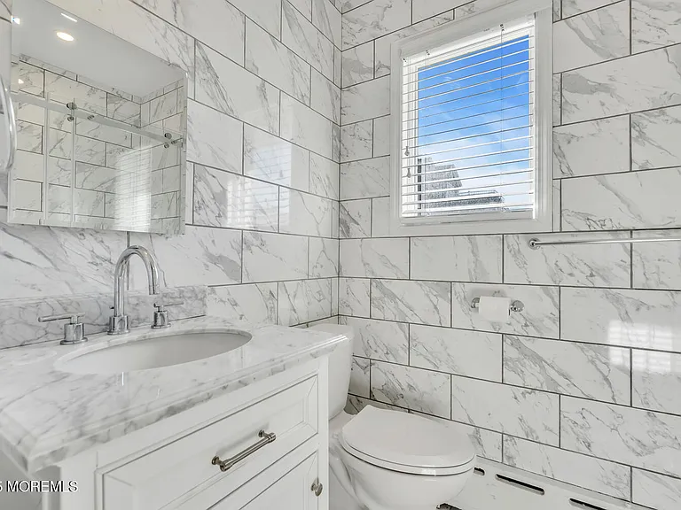115 N Ocean Ave — Photo 37