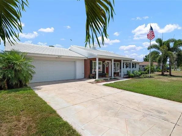 2425 Constitution Blvd, Sarasota, FL 34231