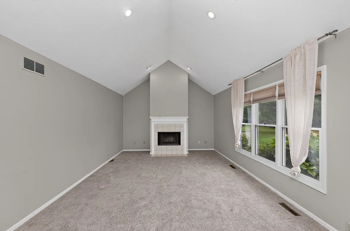 4 bed, 2341 sqft, $3,500 — Photo 3