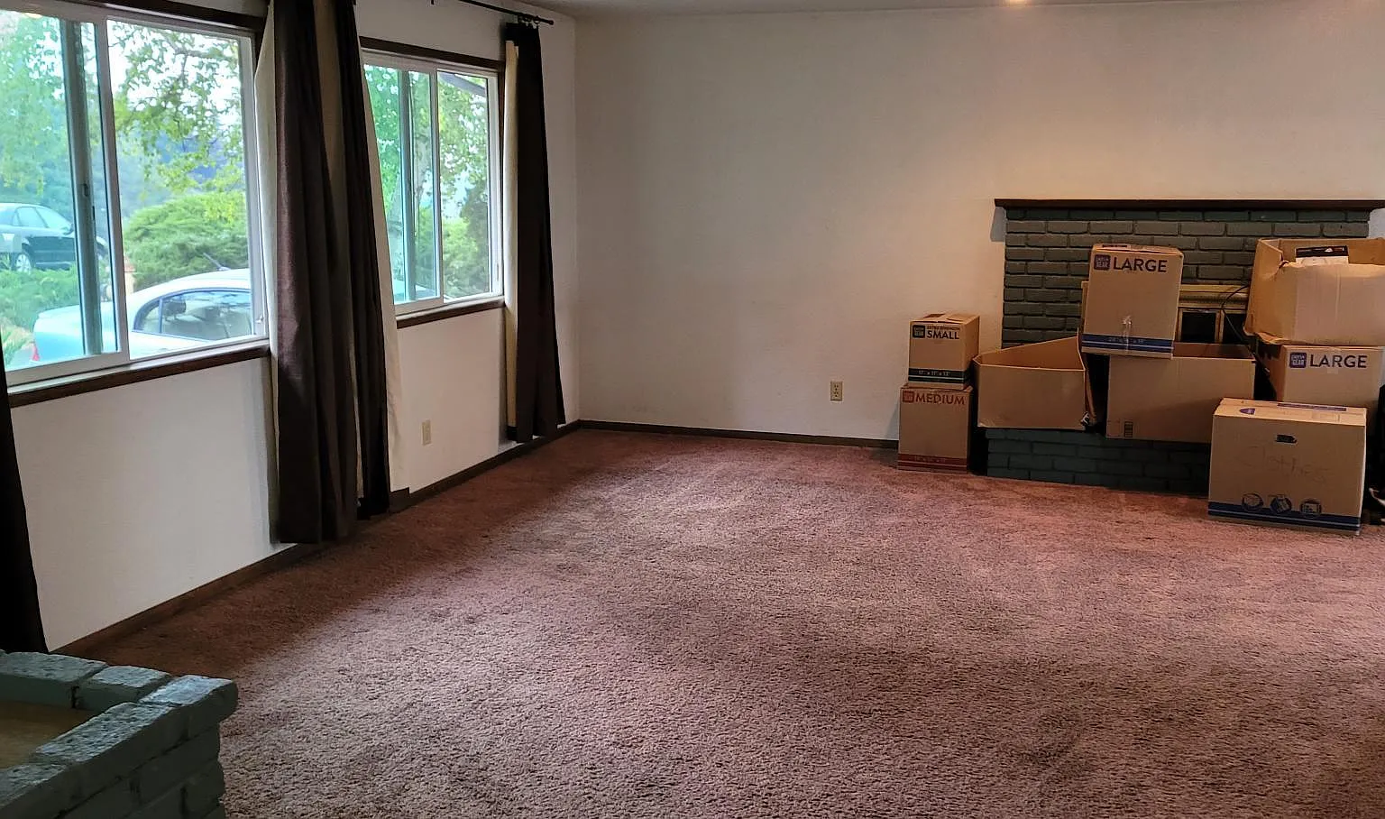 215 NW Coryell Ct — Photo 3