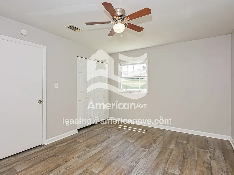 1544681_008_main_bedroom_8.jpg