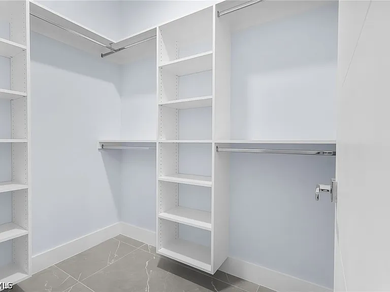 142 SW 33rd Pl — Photo 14