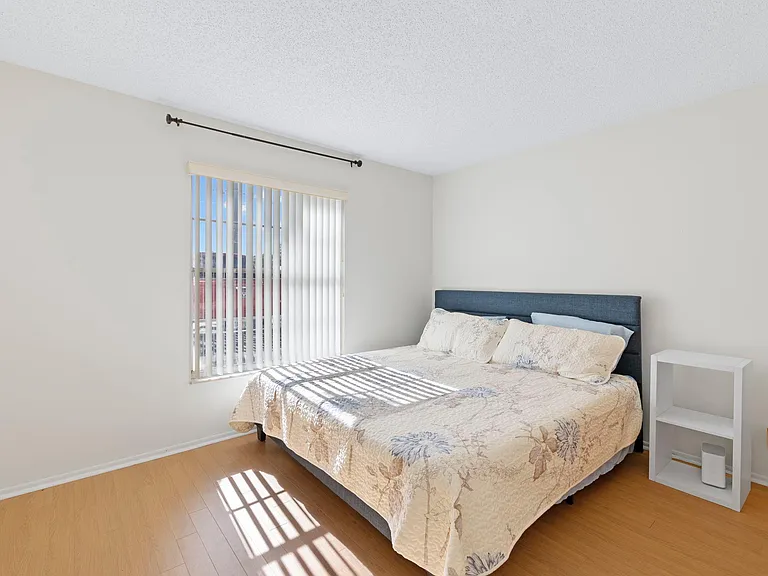 1265 SE 8th St #1 — Photo 16