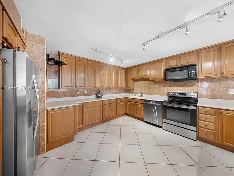 600 Three Islands Blvd #212 — Photo 5