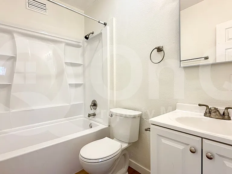 3931 N Longview Ave #2 — Photo 9