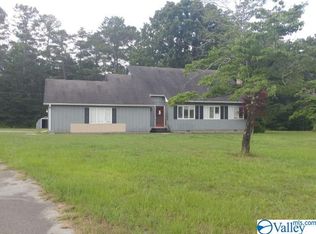 71 Paradise Ln, Hartselle, AL 35640