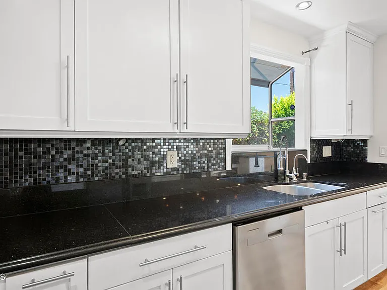 4951 Enfield Ave — Photo 8