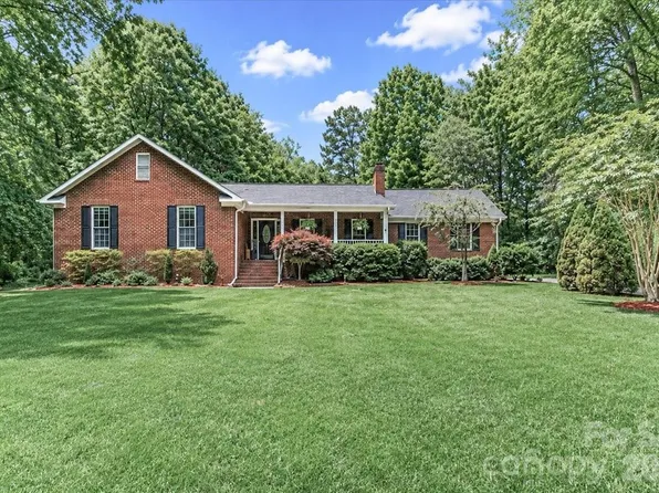 6803 Lowesville Ln, Stanley, NC 28164