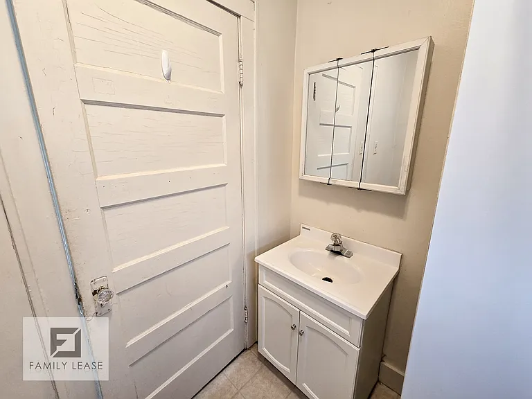 1764 N College St — Photo 10