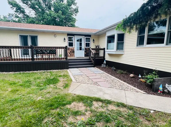 18 Oak St, Ipswich, SD 57451