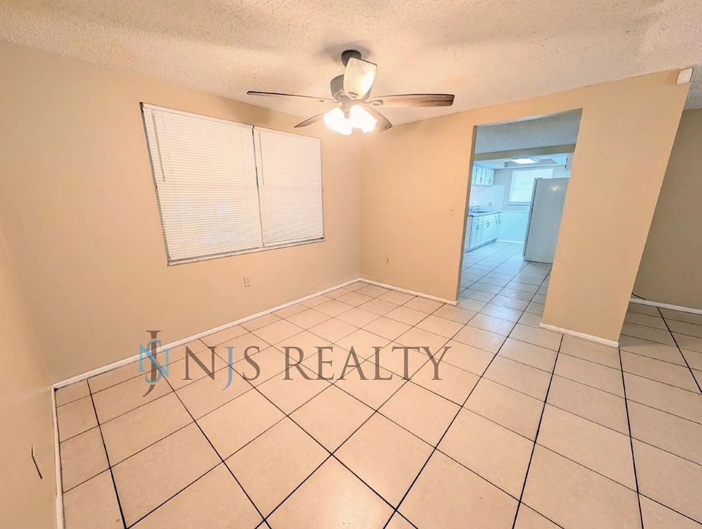 Huge 2/2/1 1400 Sq. Ft. With All Tile Floors, New Kitchen & Bath Renovation!! — Photo 4