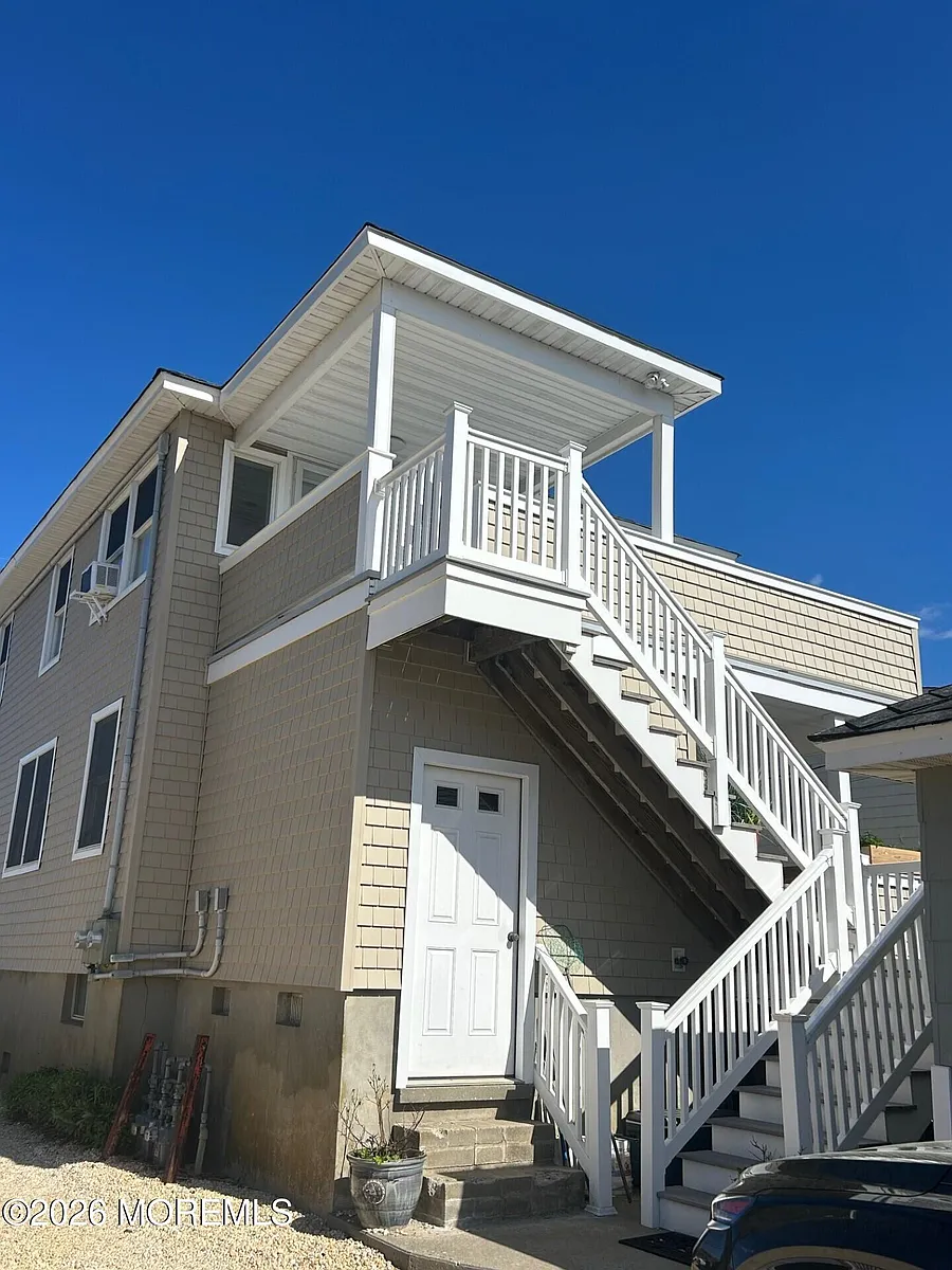 Building Photo - 624 Ocean Ave #2