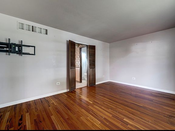 5th image of 989 Tioga Ct