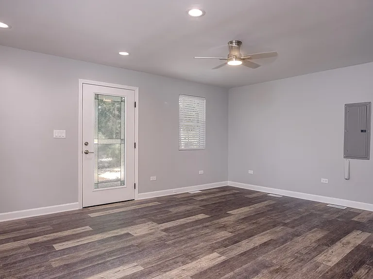 77 S Maple Ave — Photo 11
