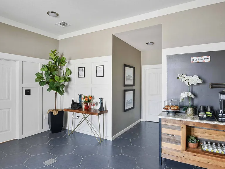 Icon Apartments — Photo 17