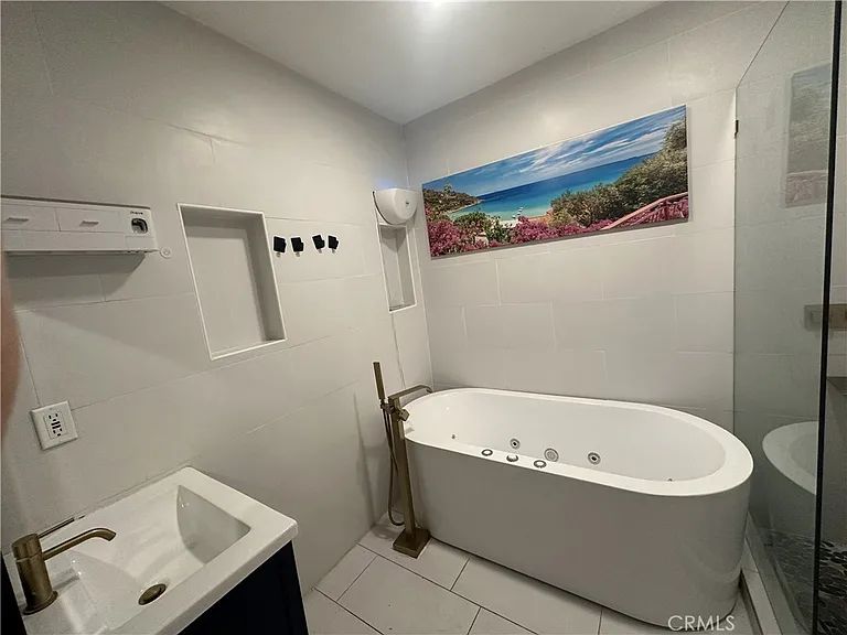 5500 Lindley Ave — Photo 4