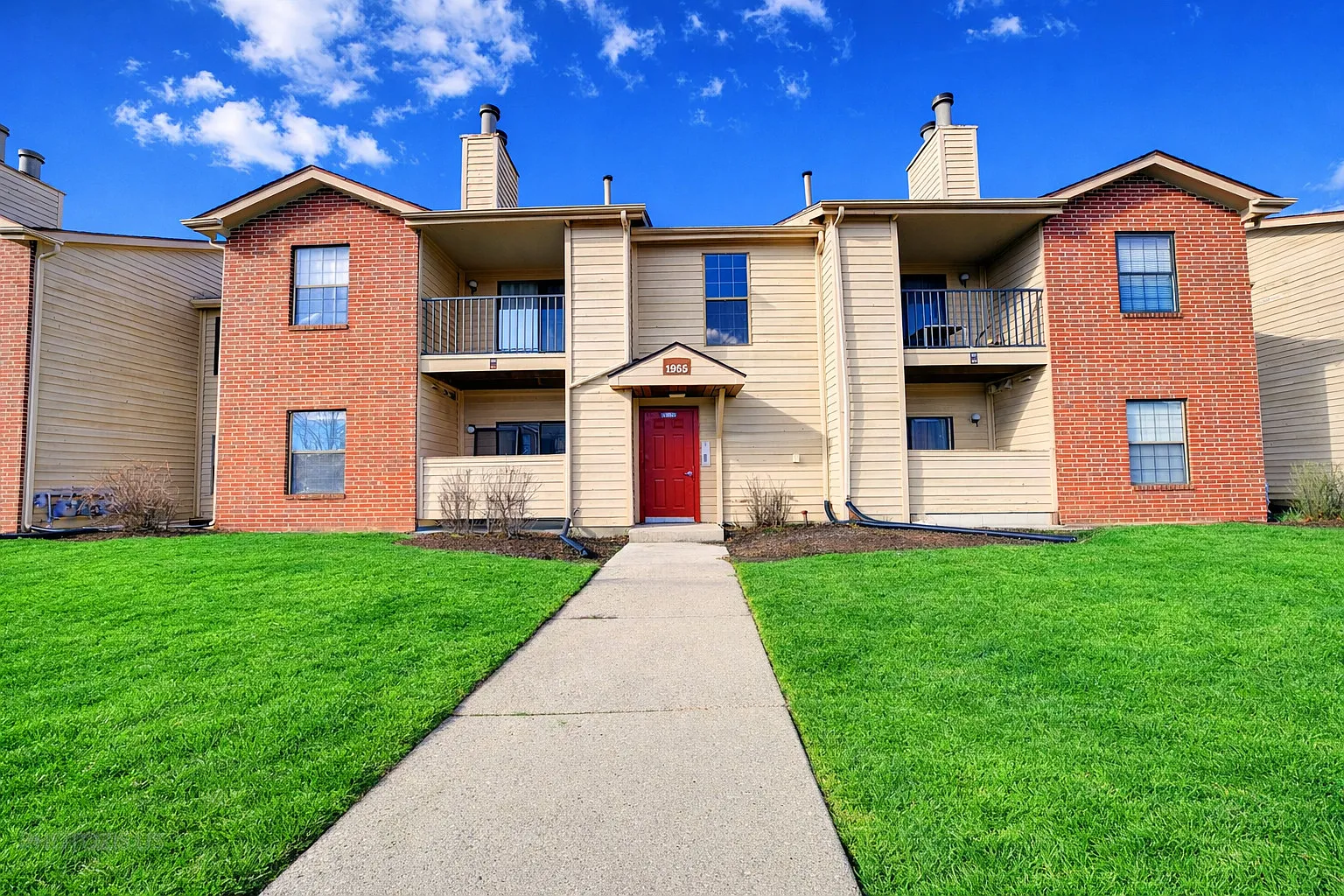 2 bed, 1075 sqft, $2,200 — Photo 1