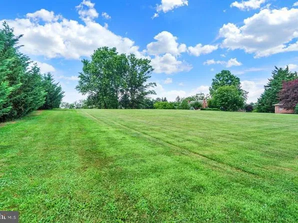 1983 High St, York, PA 17408