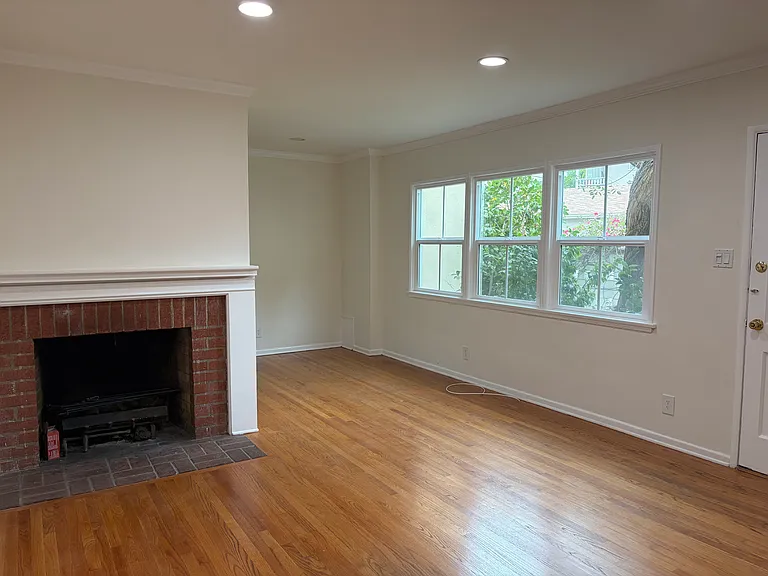 1249 Devon Ave — Photo 8
