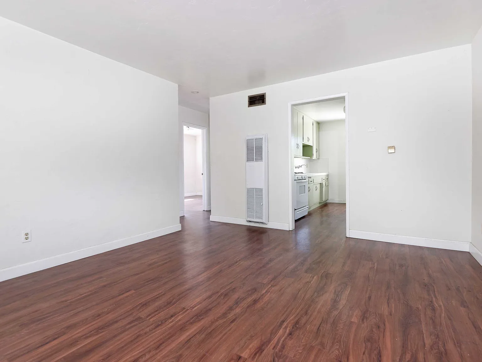 2 bed, 900 sqft, $2,395 — Photo 3