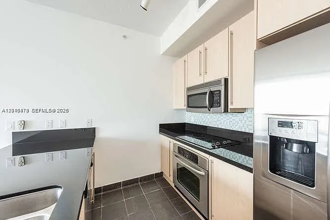 79 SW 12th St #1811 — Photo 2