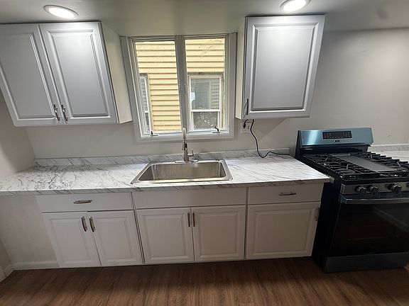 3rd image of 1008 Mount Vernon Ave APT 2