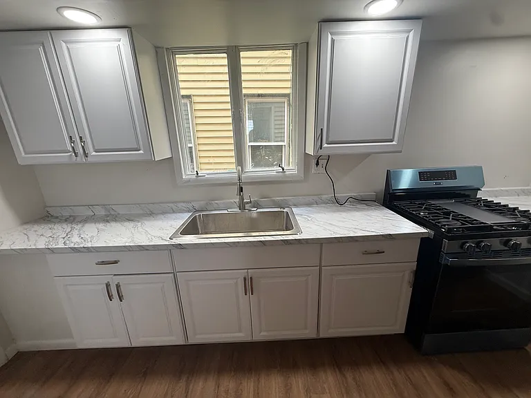 1008 Mount Vernon Ave #2 — Photo 3