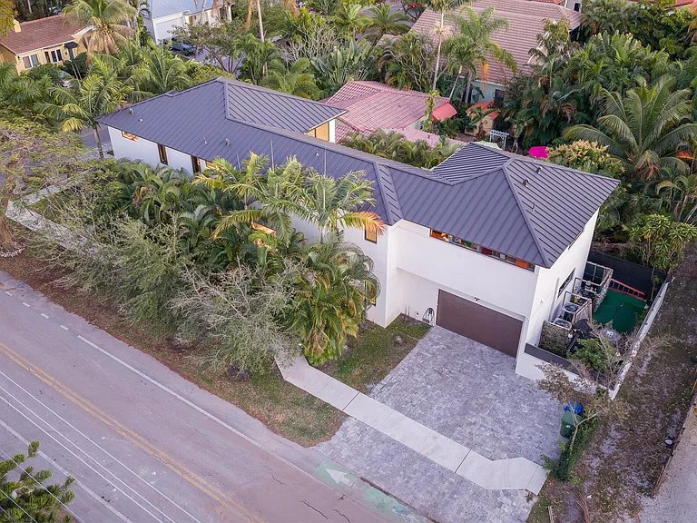 549 NE 10th Ave — Photo 61