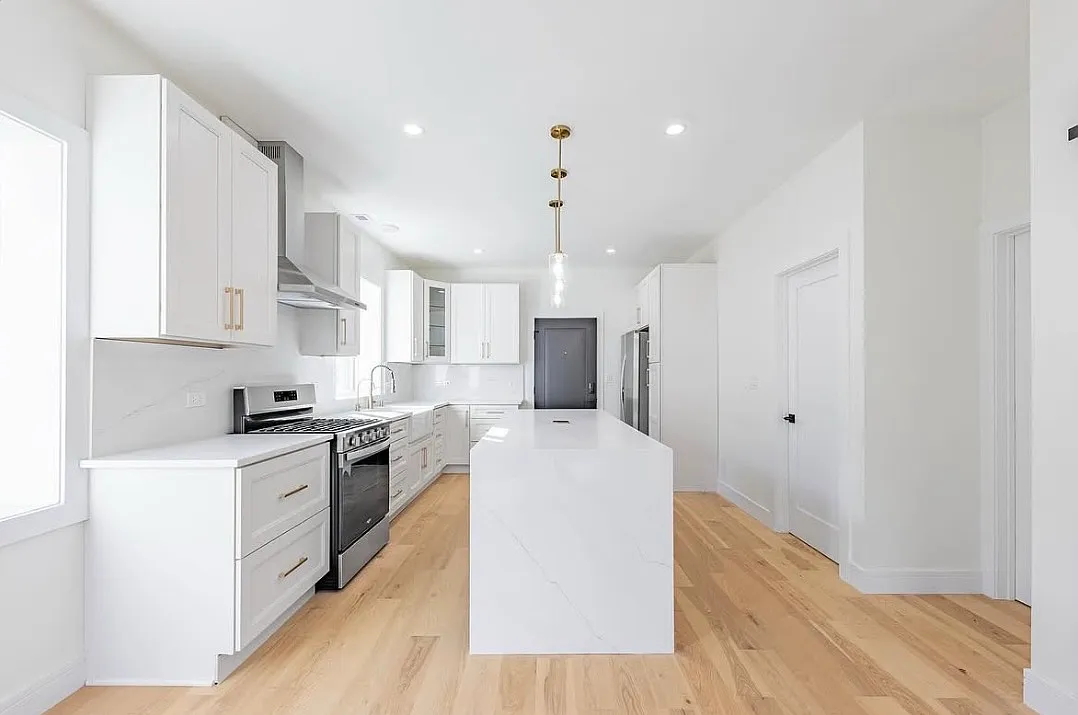 2 bed, 1044 sqft, $2,300 — Photo 2