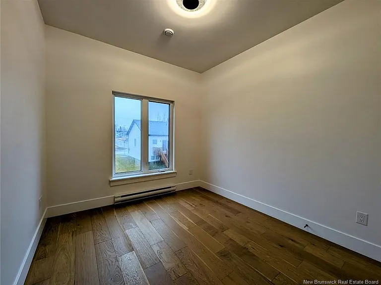 124 Ernest St — Photo 12