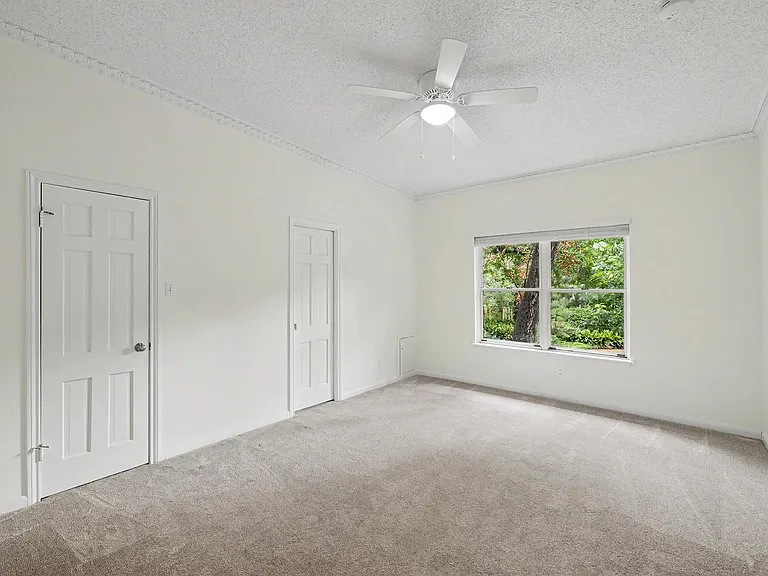 10811 Hunters Forest Dr — Photo 21