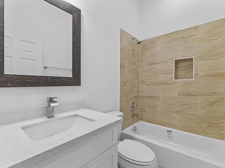 7805 Farnsworth St #B — Photo 11
