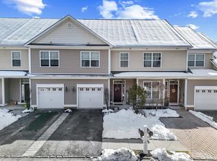 27 High Ridge Ln, Middletown, NY 10940