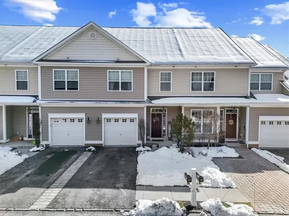 27 High Ridge Lane, Middletown, NY 10940