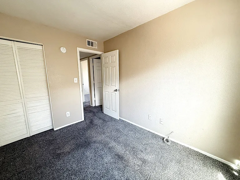 5244 W Lynwood St — Photo 19