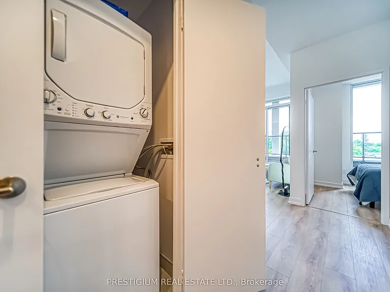 500 Dupont St #303 — Photo 23