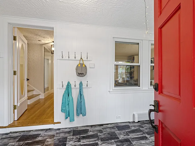 107 Ronald Rd — Photo 2