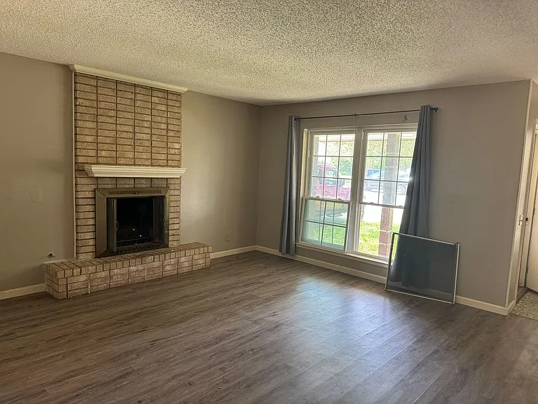 11814 Song St — Photo 4