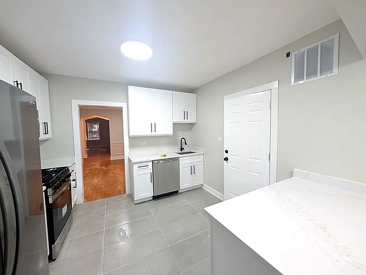 3 bed, 1400 sqft, $2,295 — Photo 3
