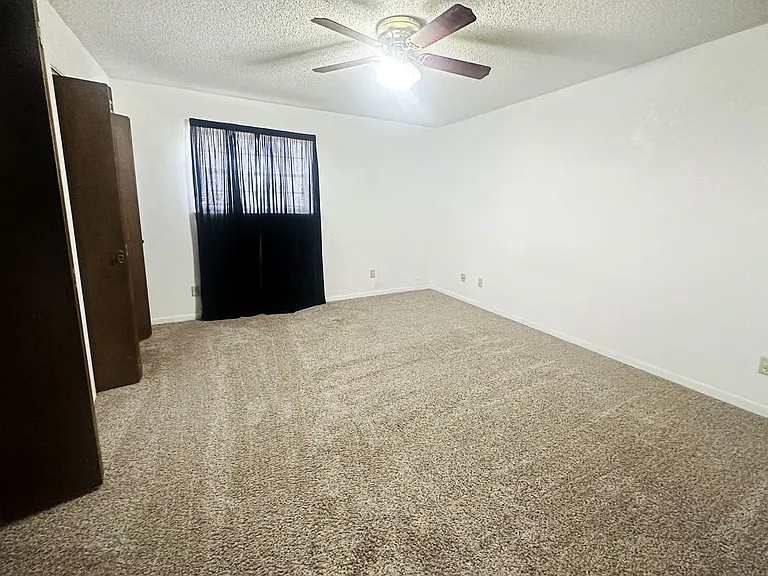 1406 N Tasker Dr — Photo 6
