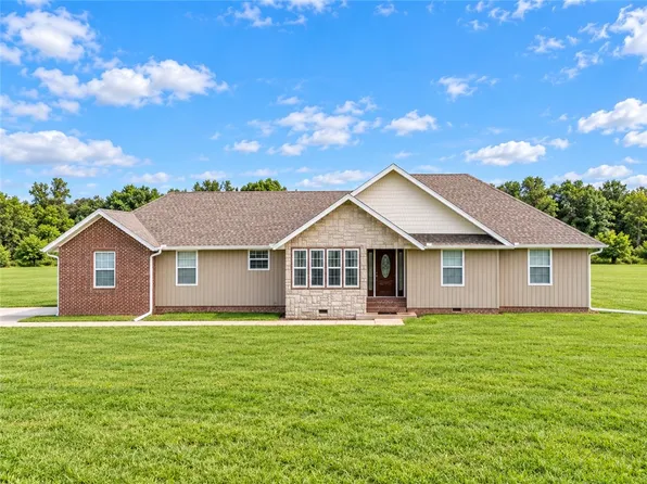 8861 Farm Road 2212, Cassville, MO 65625