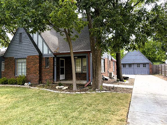 2nd image of 514 S Crestway St