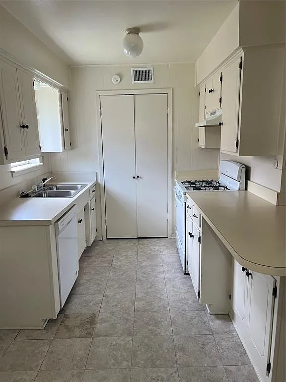 3 bed, 2988 sqft, $1,300 — Photo 3