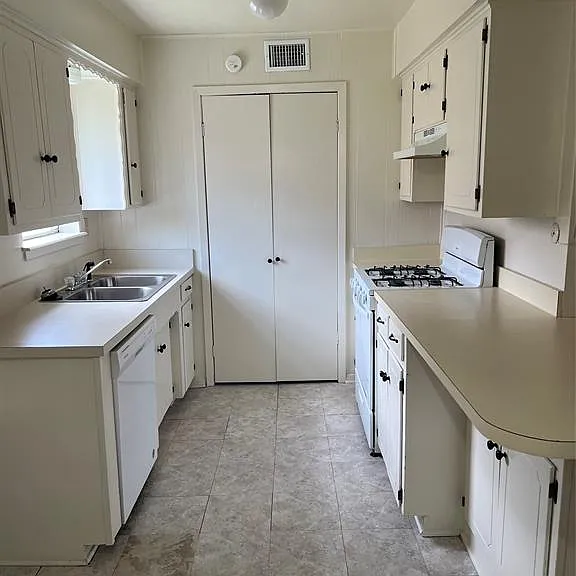 3104 Stanford St — Photo 3